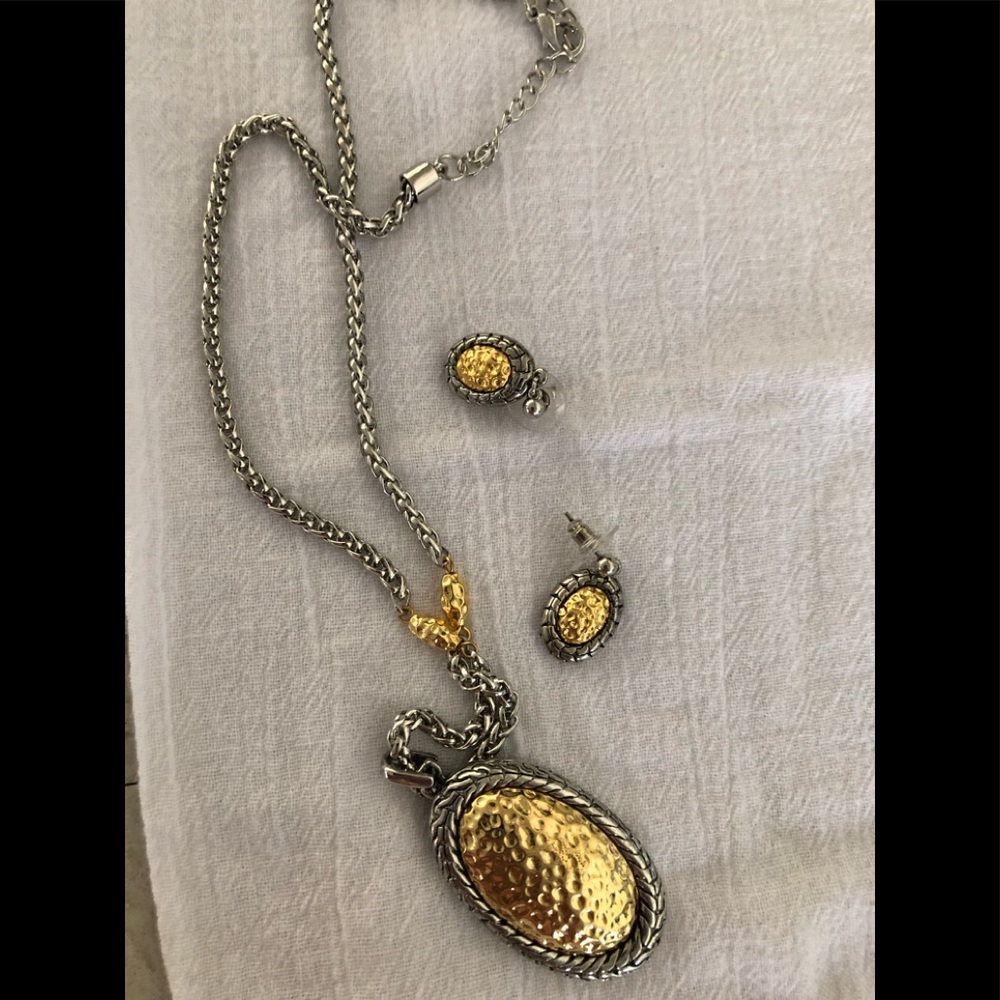 This is a brand new necklace & matching earring set. 16”-18” length